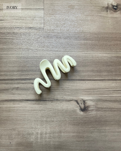 Load image into Gallery viewer, Camielle Claw Clip