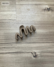 Load image into Gallery viewer, Camielle Claw Clip
